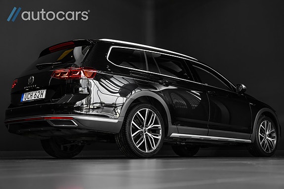 Volkswagen Passat Alltrack 3 of 5