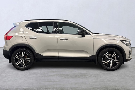 Volvo XC40 3 of 5