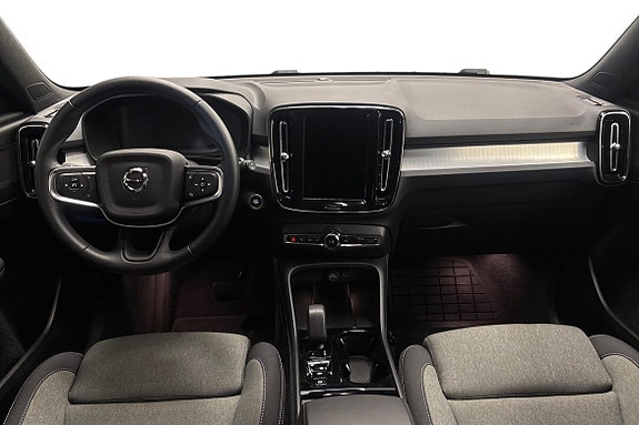 Volvo XC40 9 of 22