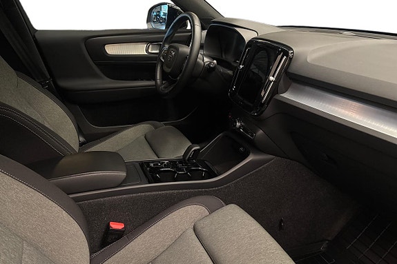 Volvo XC40 10 of 22