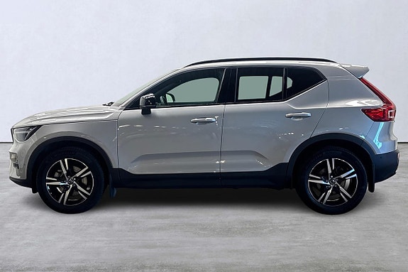 Volvo XC40 2 of 5