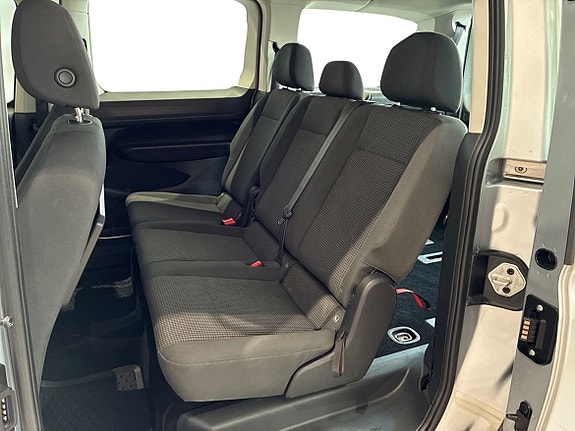 Volkswagen Caddy Maxi 12 of 17