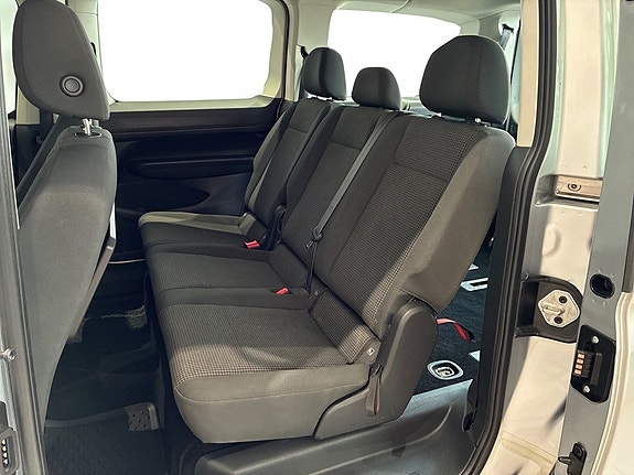 Volkswagen Caddy Maxi 12 of 17