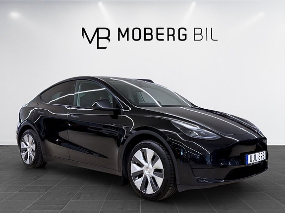 Tesla Model Y 4 of 18