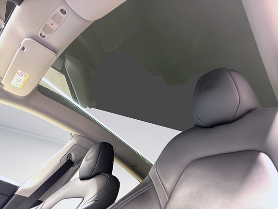 Tesla Model Y 13 of 18