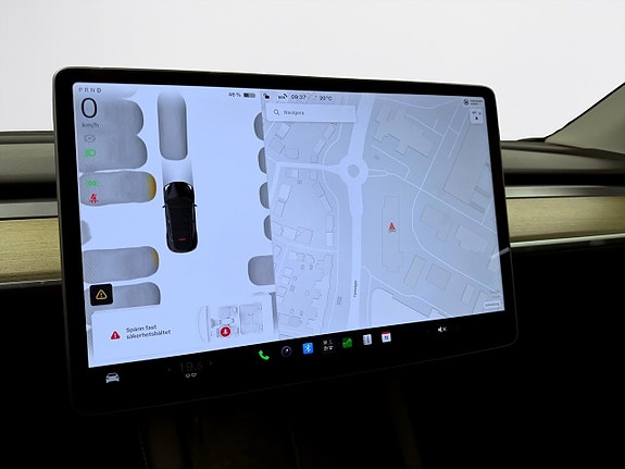 Tesla Model Y 16 of 18