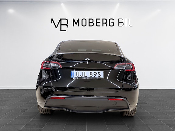 Tesla Model Y 7 of 18