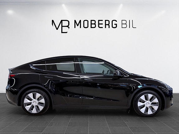 Tesla Model Y 5 of 18
