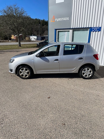 Dacia Sandero 2 of 5