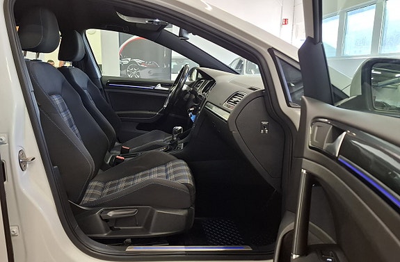 Volkswagen Golf I 11 of 27