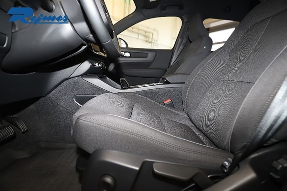 Volvo EX40 8 of 22