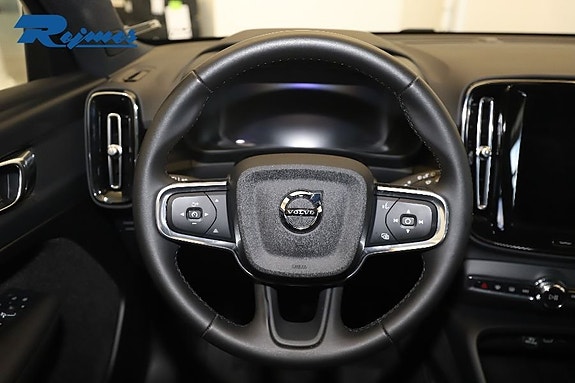 Volvo EX40 11 of 22