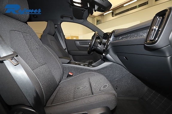 Volvo EX40 6 of 22