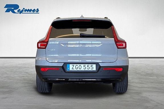 Volvo EX40 5 of 22