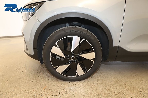 Volvo EX40 10 of 22