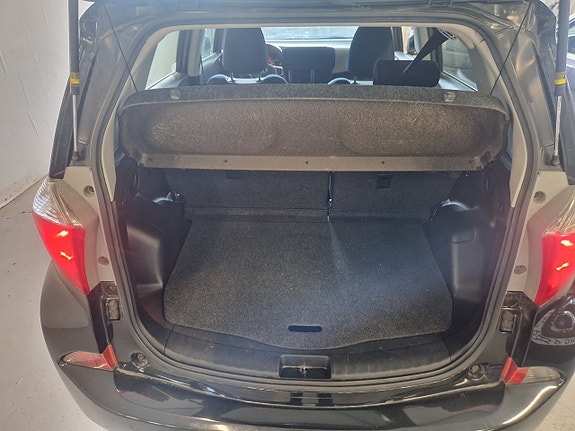 Toyota Verso-S 12 of 15