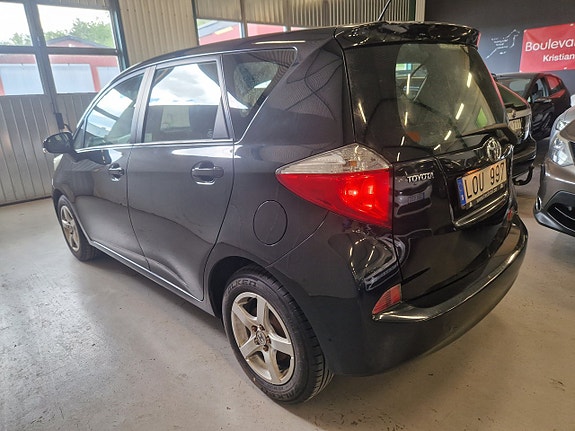 Toyota Verso-S 3 of 5