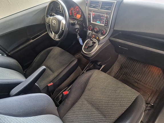 Toyota Verso-S 9 of 15