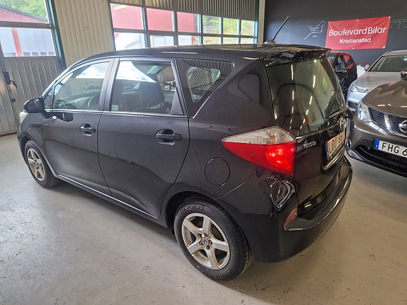 Toyota Verso-S 15 of 15