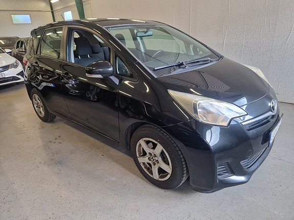 Toyota Verso-S 2 of 5