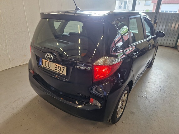 Toyota Verso-S 4 of 5