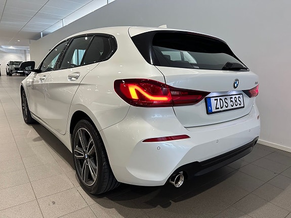 BMW 118i 4 of 5