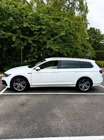 Volkswagen Passat 2 of 8