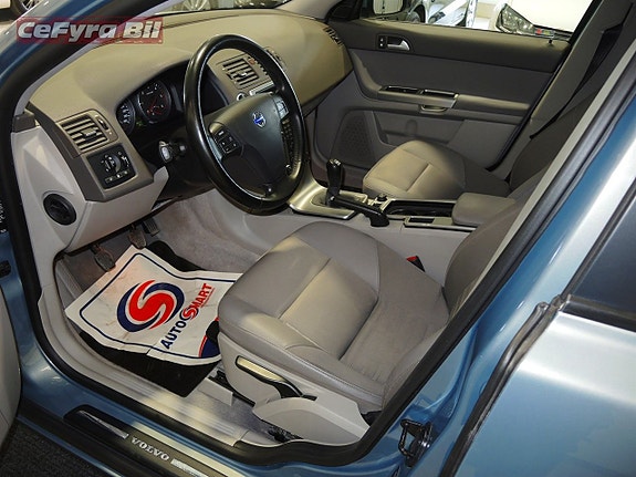 Volvo V50 9 of 15