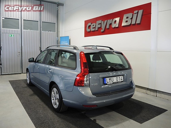 Volvo V50 4 of 15