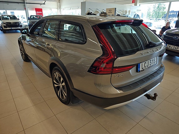 Volvo V90 Cross Country 4 of 5