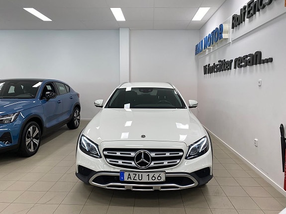 Mercedes-Benz E220 3 of 5