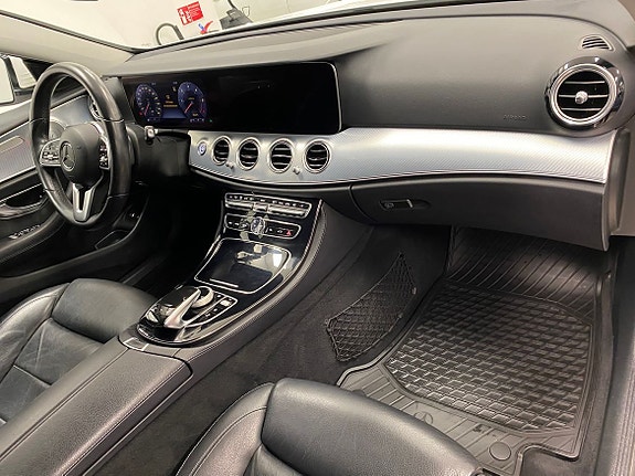 Mercedes-Benz E220 2 of 5