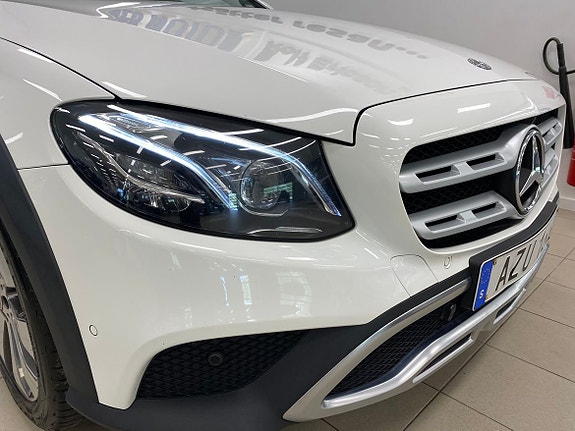 Mercedes-Benz E220 4 of 5