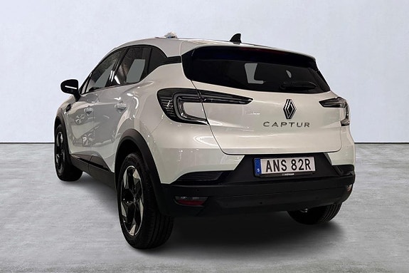 Renault Captur 3 of 5