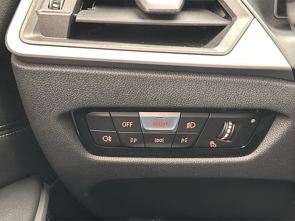 BMW 330e 18 of 30