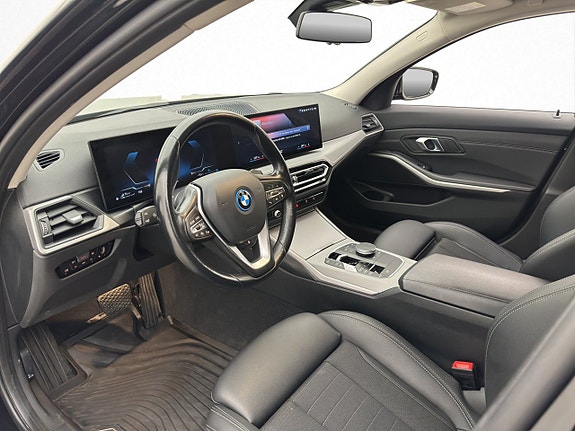 BMW 330e 11 of 30