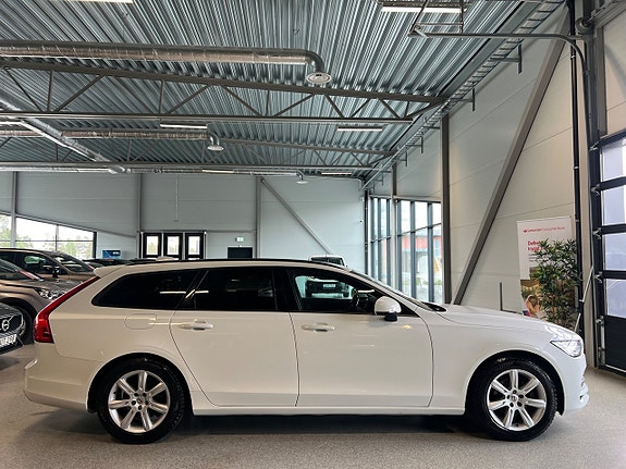 Volvo V90 2 of 5