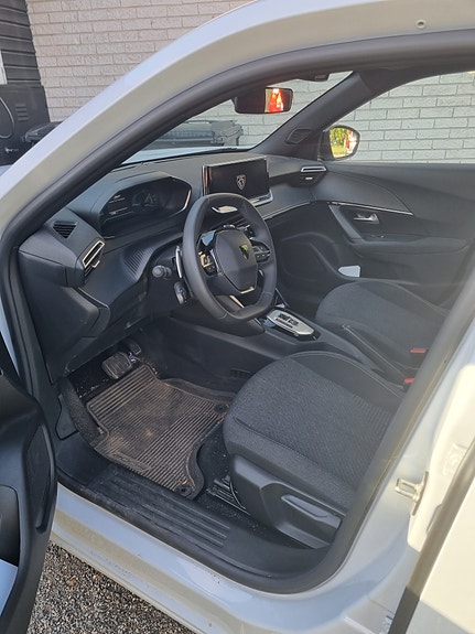 Peugeot 2008 3 of 5