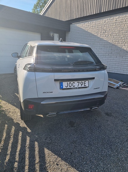 Peugeot 2008 2 of 5