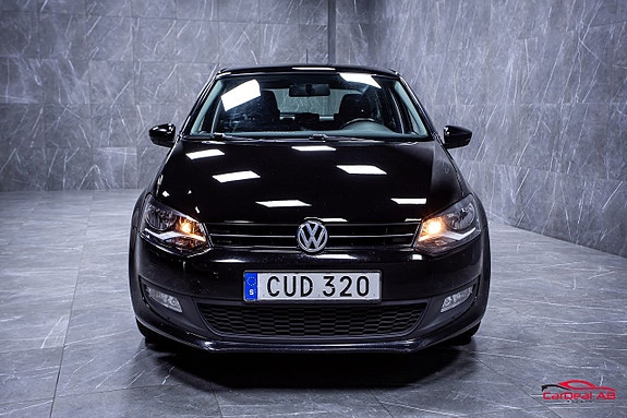 Volkswagen Polo 2 of 5
