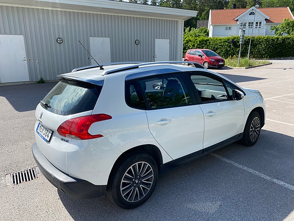Peugeot 2008 4 of 5