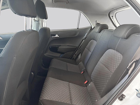 Kia Picanto 10 of 14