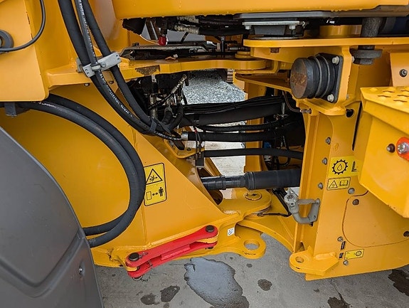 Volvo L 90 H 10 of 13