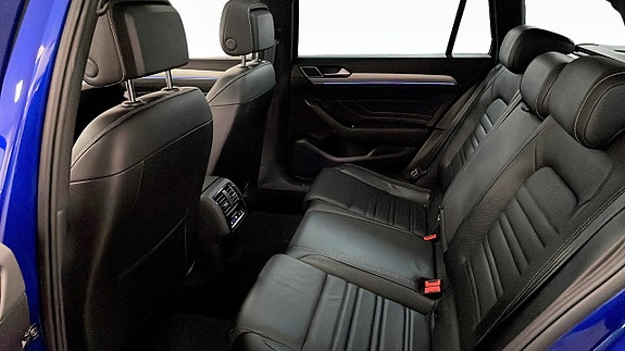 Volkswagen Passat 13 of 22
