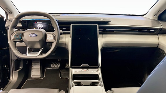Ford Explorer 4 of 5