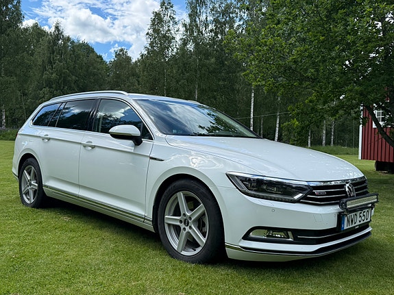 Volkswagen Passat 2 of 5