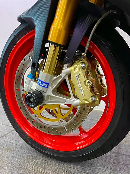 Aprilia Tuono V4 1100 Factory 2016 – Fullutrustad entusiastmaskin i toppskick 2 of 5