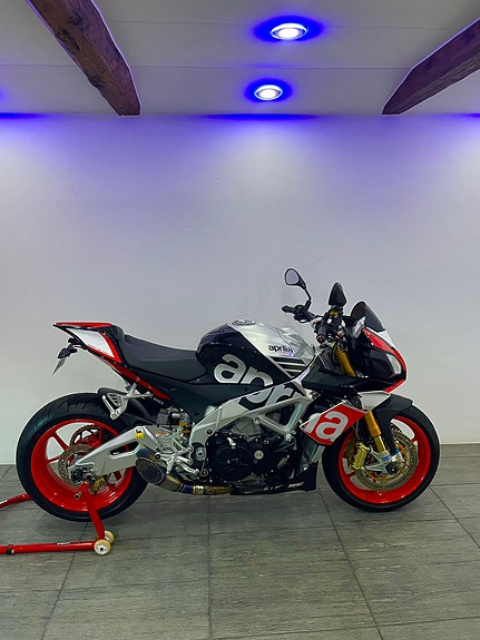 Aprilia Tuono V4 1100 Factory 2016 – Fullutrustad entusiastmaskin i toppskick 3 of 5