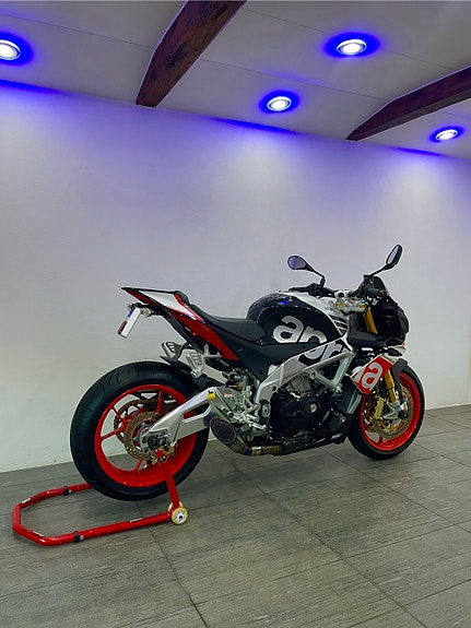 Aprilia Tuono V4 1100 Factory 2016 – Fullutrustad entusiastmaskin i toppskick 5 of 5