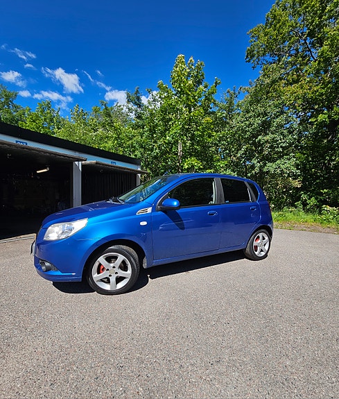 Chevrolet Aveo 2 of 5